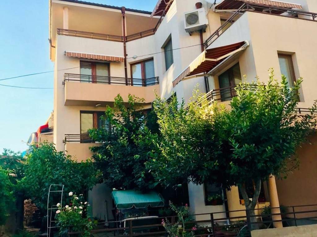 Студиа Мансарда Ненови Pomorie Exterior foto